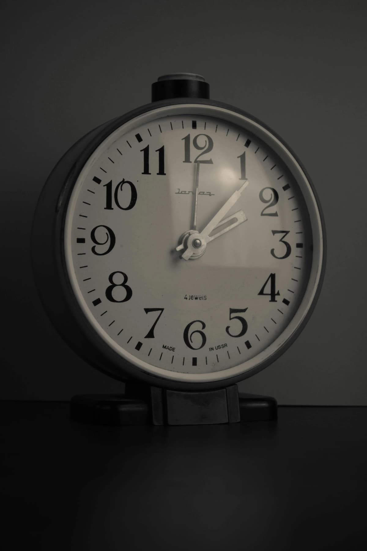 Minimalist alarm clock showing 7:30 — illustrating that 7 hours 30 minutes equals 7.50 decimal hours, not 7.30, a common payroll mistake